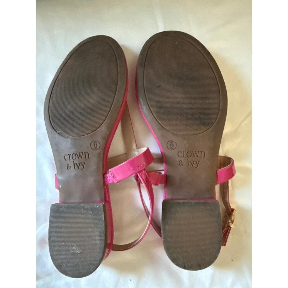 Crown & Ivy Womens Hot Pink Patent T-Strap Sandals Gold Flower Stud Size 6